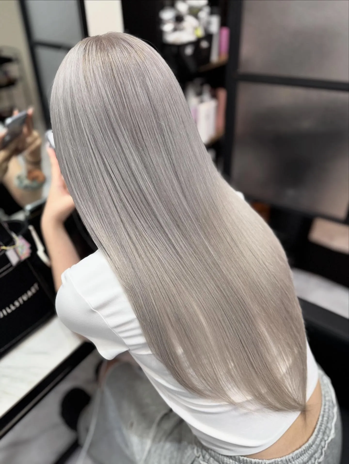 ✴︎lamchele✴︎ホワイトシルバー×ブリーチカラー